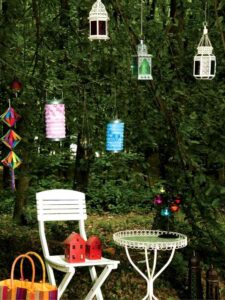 HANGING-LANTERNS