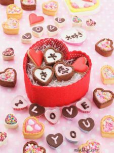 Heart-Shaped-Cookie-Basket