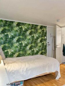 WALLPAPER-WITH-MOLDING-FRAMES
