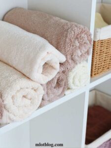 Extra-Linens-and-Towels-in-a-Small-Closet