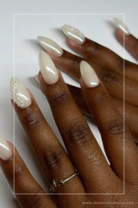 Reason-Pearl-Wedding-Nails-Are-a-Timeless-Choice-for-Brides.